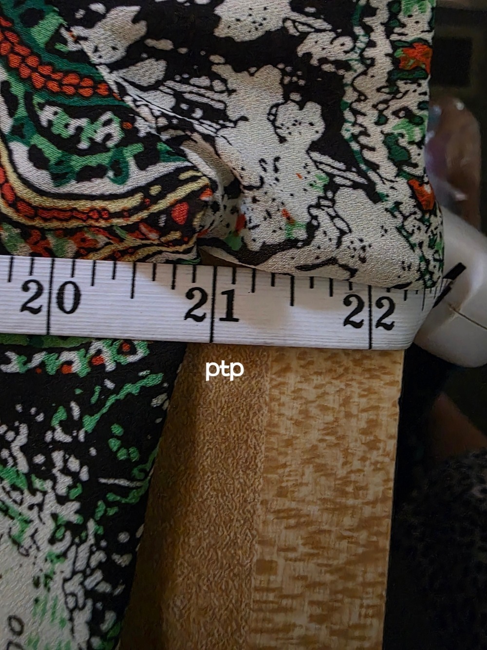 Vantarsi Green Paisley V-Neck Blouse Medium #BL33 - Picture 8 of 9